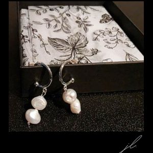 ELLIE PEARLS EARRINGS